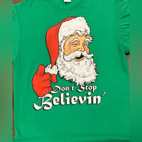 CHRISTMAS SANTA CLAUS ‘Don’t stop believin’ Green Graphic T Shirt in Large - Picture 2 of 4